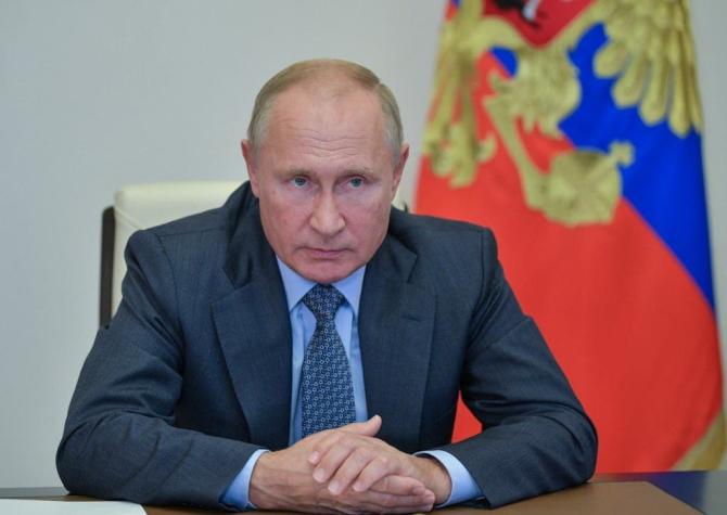 Putin afirma que Rusia "manejó mejor" la pandemia que Occidente