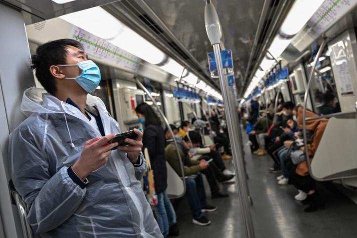 Metro de Shanghai prohíbe sonido de los celulares al interior de los vagones
