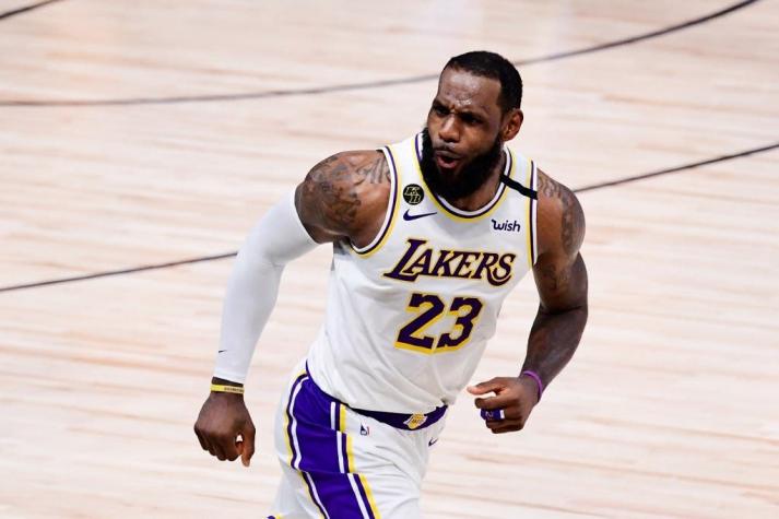 LeBron James extiende su contrato hasta 2023 con los Lakers