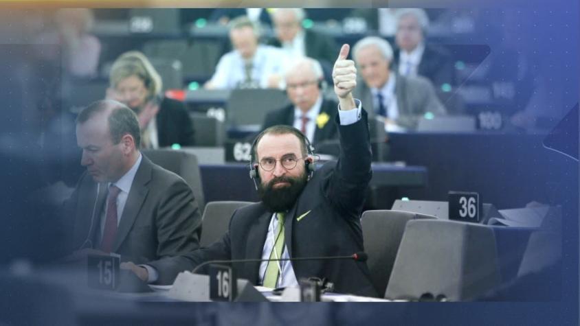 [VIDEO] Diputado europeo renuncia tras participar en orgía: no respetó medidas de confinamiento