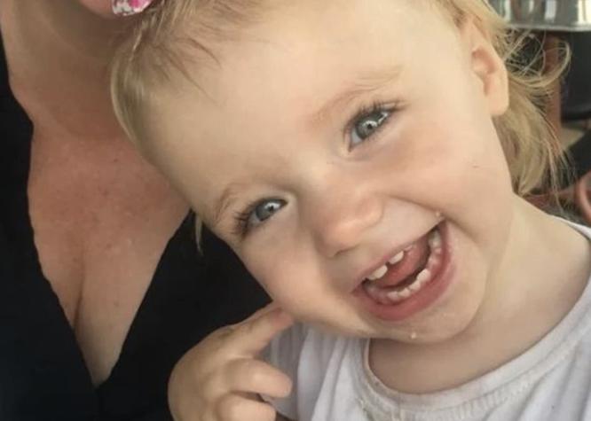 Niña de 3 años muere tras ser olvidada en un auto durante 8 horas: su mamá veía series con su novio