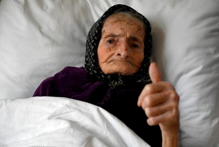 "Es realmente sorprendente": Mujer de 99 años vence al COVID-19 luego de tres semanas hospitalizada