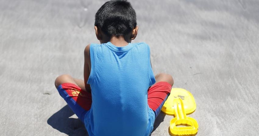 Temuco: Hombre dejó a su hijo encerrado en bus para beber con un amigo