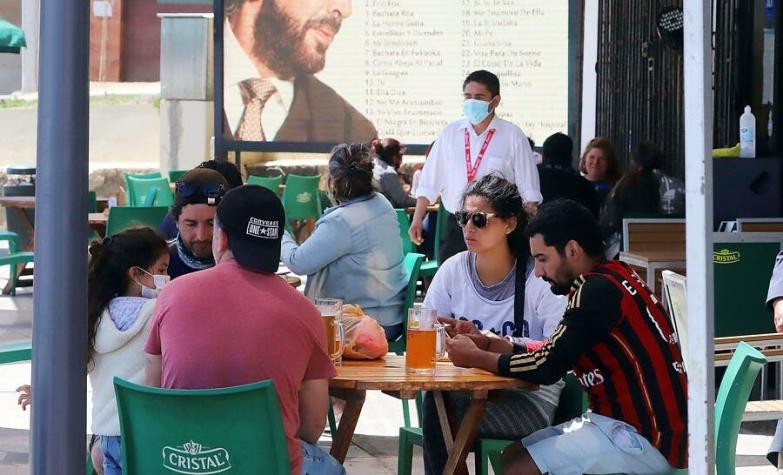 Gobierno modifica restricciones de fase 2: Restaurantes podrán funcionar en terrazas