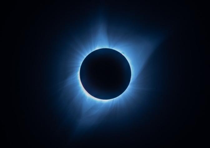 ¿Qué son los eclipses totales de sol y por qué se producen?