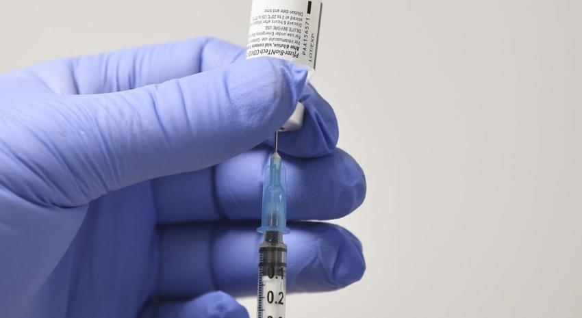 Sochimi advierte que es muy difícil que vacunación masiva "sea antes de junio"