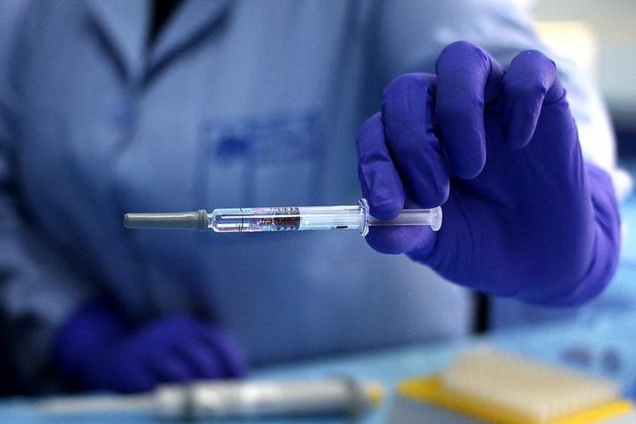 Instituto de Salud Pública analizará el 16 de diciembre vacuna de Pfizer para aplicarla en Chile