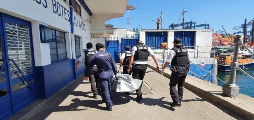Lancheros encuentran cuerpo de hombre flotando en la bahía de Valparaíso