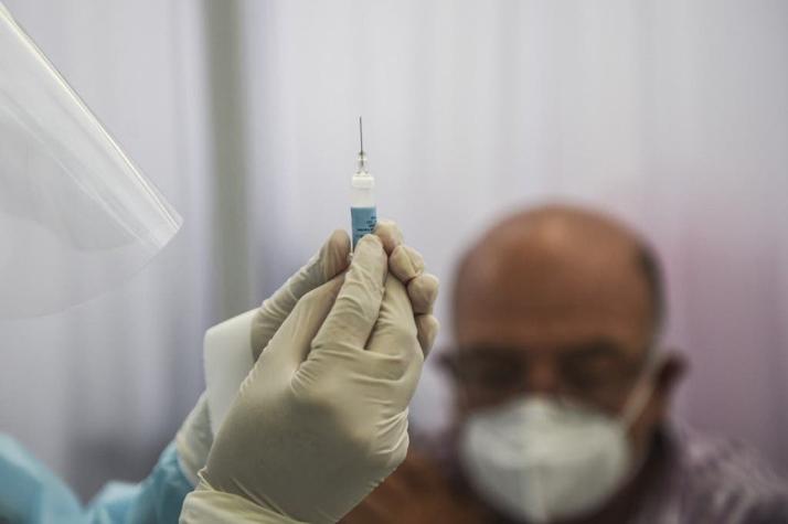 Perú suspende ensayo de vacuna china contra COVID-19: Voluntario presentó complicaciones de salud