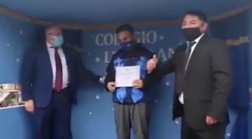 [VIDEO] Colegio llevó ceremonia de licenciatura a las casas de sus alumnos en Punta Arenas