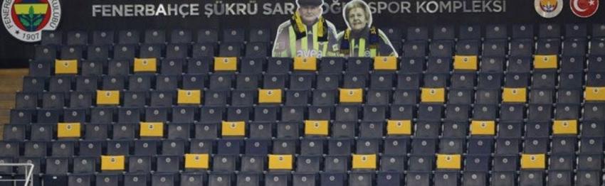 El emotivo homenaje del Fenerbahçe a dos abuelos hinchas que asistieron al estadio hasta su muerte