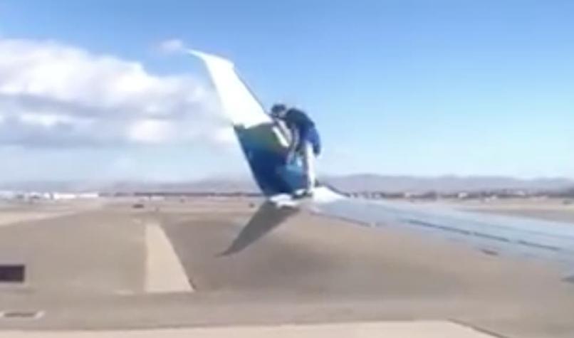 Hombre sube al ala de un avión cuando estaba a punto de despegar: fue hospitalizado tras la caída