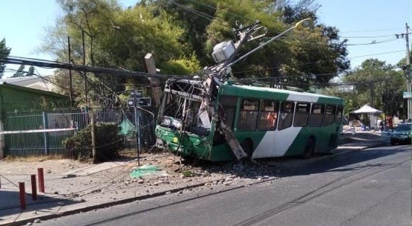 Conductor de Transantiago fue apuñalado mientras manejaba en San Bernardo y chocó el vehículo