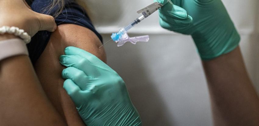 Colombia adquiere 40 millones de vacunas y empezará a aplicarlas en 2021