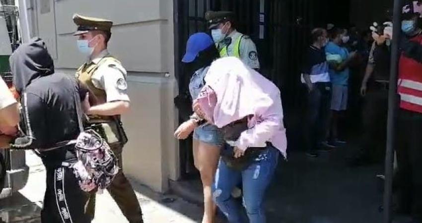 Al menos 16 detenidos tras operativo policial en prostíbulos de Santiago