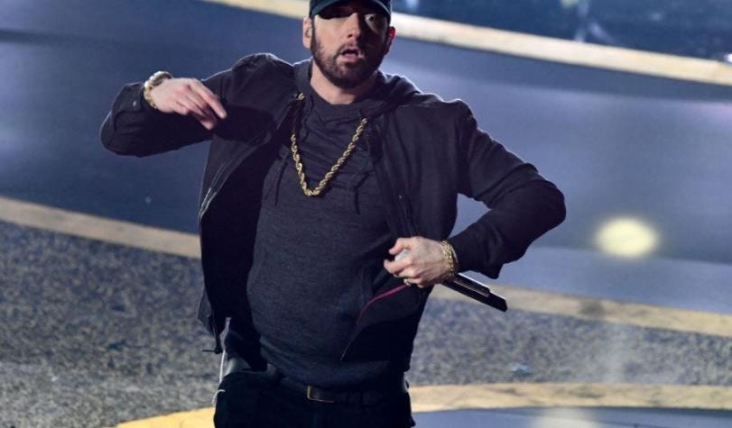 Eminem en modo bestia: basurea a 6ix9ine y se disculpa con Rihanna en una sola canción