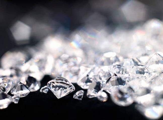 [FOTOS]: Así es el anillo con más diamantes incrustados en el mundo