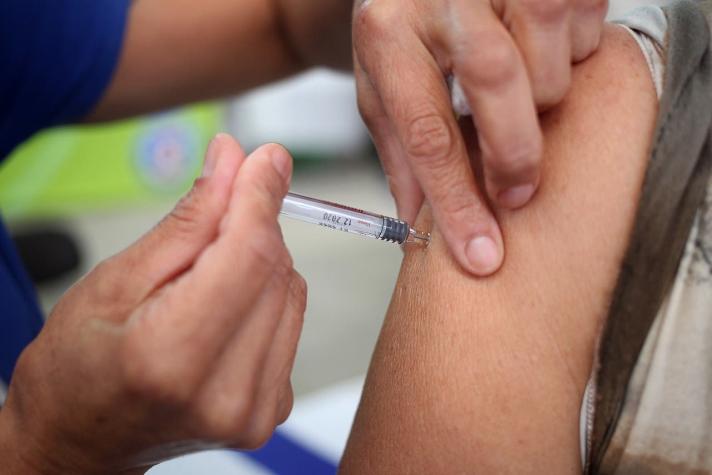 Presidente Piñera visita bodega para vacuna contra el COVID-19: Hay capacidad para 380 mil dosis