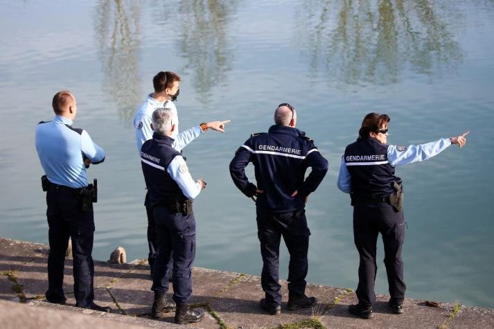 Tres gendarmes muertos y un cuarto herido en Francia