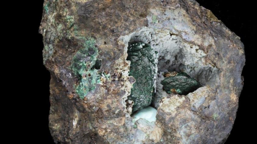 Kernowita, el nuevo mineral descubierto en una roca extraída de una mina hace 220 años