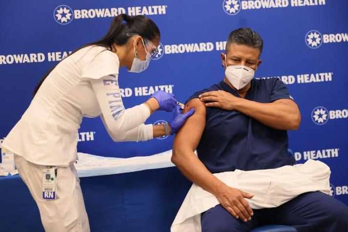 Un millón de estadounidenses se vacunaron contra el COVID-19