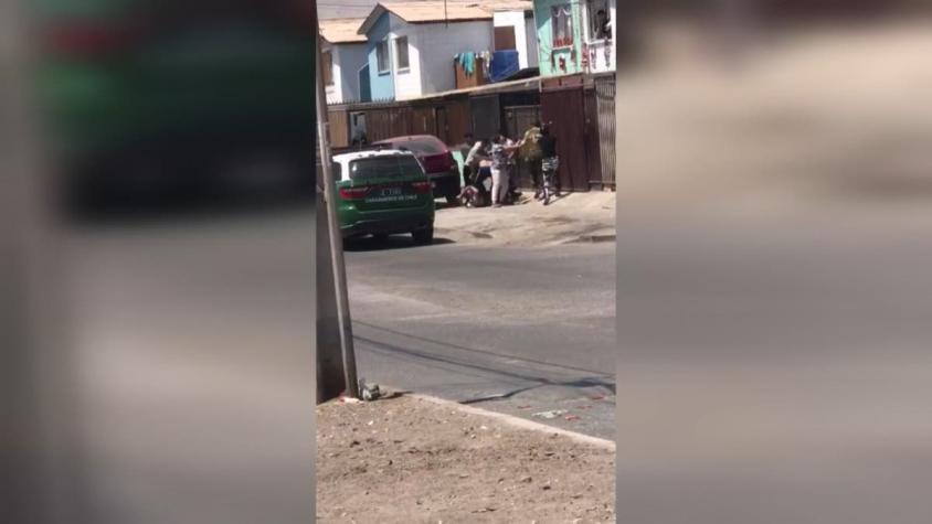 [VIDEO] Vecinos protagonizaron brutal agresión a carabineros