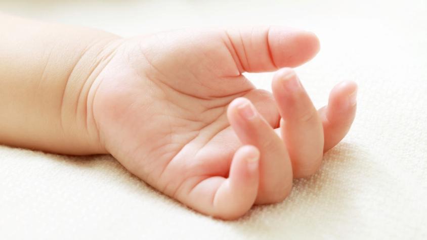 Bebé de 17 meses muere tras tragarse una pila: Estuvo dos semanas grave