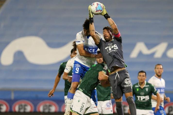 Católica suma su cuarto empate consecutivo tras igualar con Wanderers en San Carlos de Apoquindo