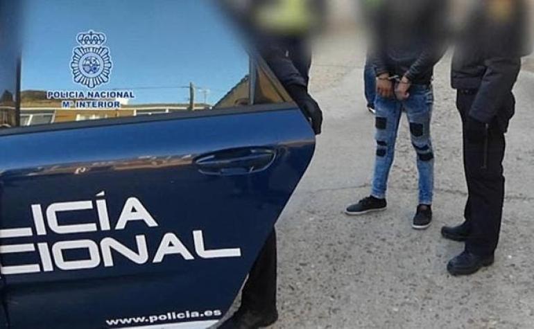 Detienen a un niño de 14 años tras golpear y morder a su mamá por no comprarle un scooter en España