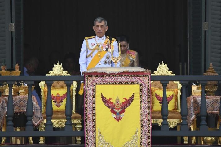 "Delito de lesa majestad": Condenan a mujer a 43 años cárcel por criticar al rey de Tailandia