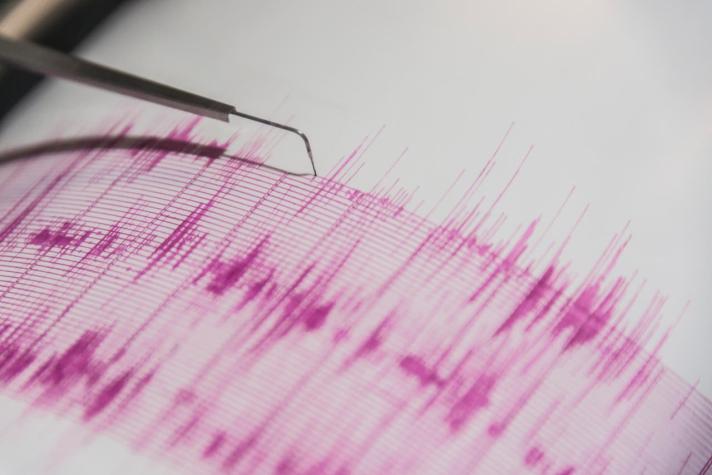 Sismólogo de U. de Chile descarta que haya relación entre sismo de zona central y Antártida