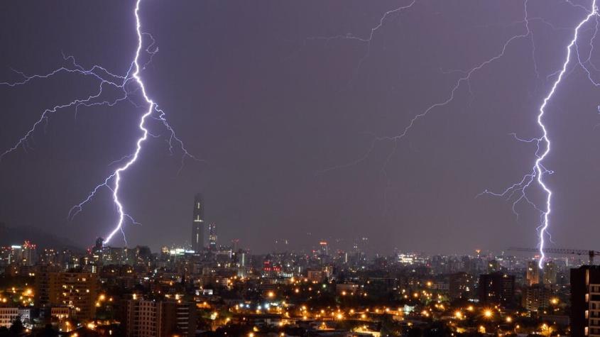 Meteorología emite aviso por tormentas eléctricas para siete regiones del país