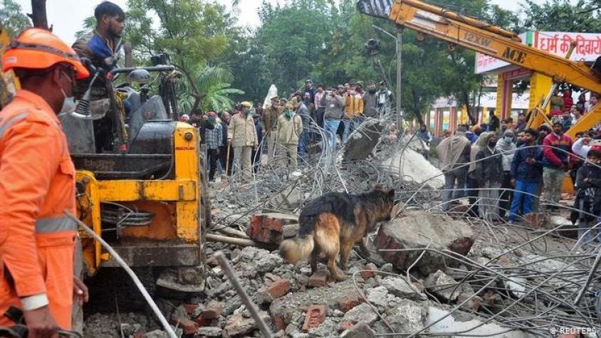 India: derrumbe en un funeral causa al menos 23 muertos