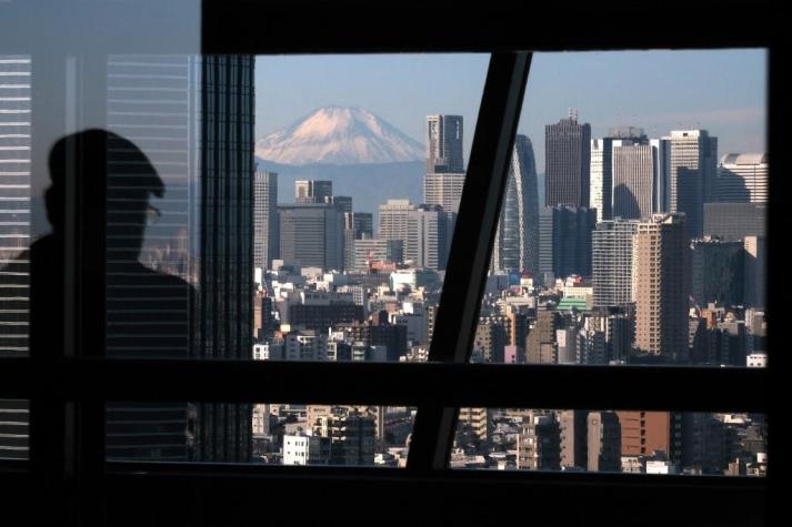 Japón "contempla" decretar estado de emergencia para Tokio por aumento de casos de COVID-19