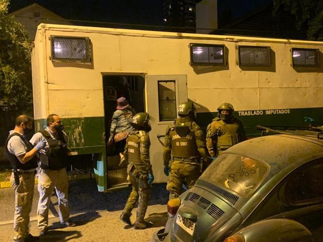 79 personas detenidas por fiesta clandestina en “casa okupa” de Ñuñoa