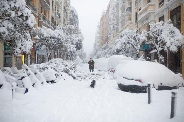 Una tormenta de nieve siembra el caos en España