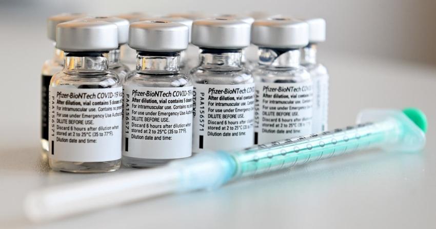 COVID-19: BioNTech estima que fabricará 2 mil millones de dosis de su vacuna en 2021