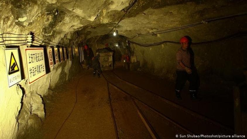 Veintidós mineros atrapados en mina de oro en China
