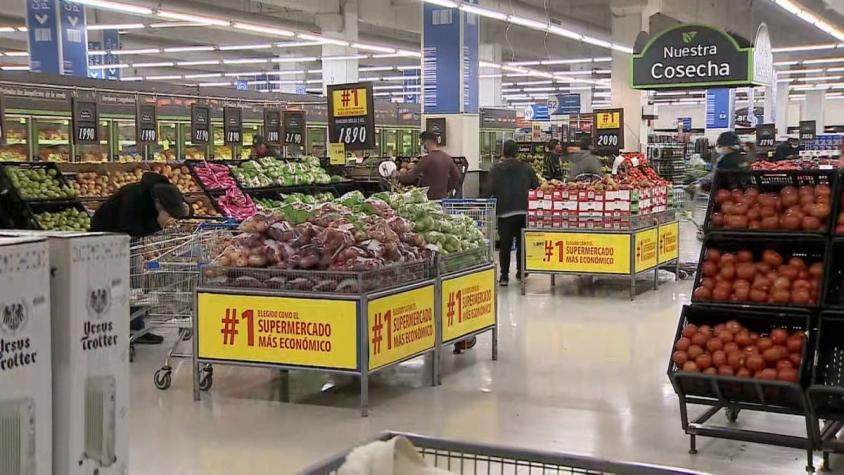 [VIDEO] Restringen venta presencial en supermercados: sólo podrá comprar lo esencial en cuarentena