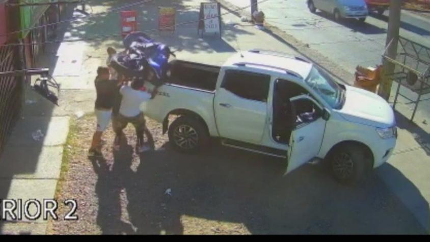 [VIDEO] Video viral ayuda a encontrar moto robada: Una camioneta también tenía encargo por robo