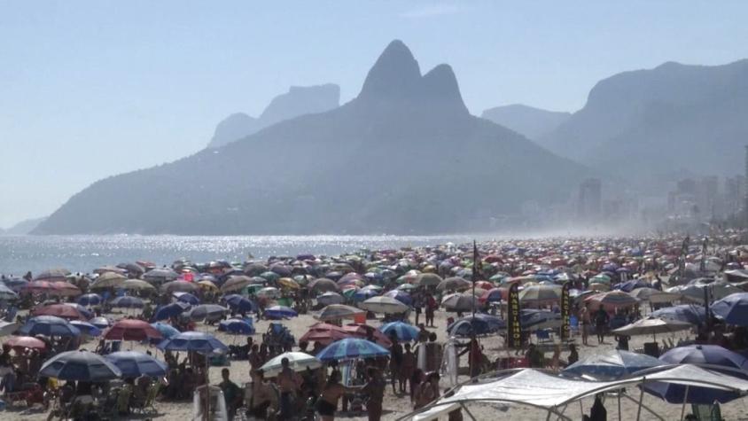[VIDEO] ¿No existe el COVID en Brasil?: Playas repletas y celebraciones sin mascarillas