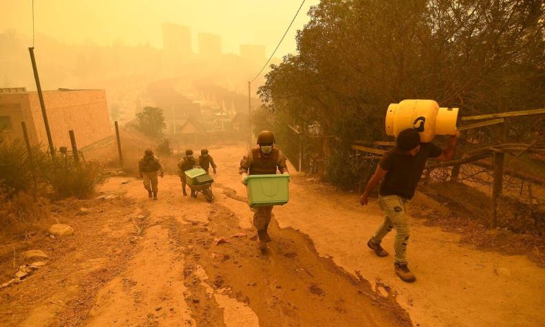 Gobierno dispondrá protección a casas evacuadas por incendios: al menos 200 carabineros extra
