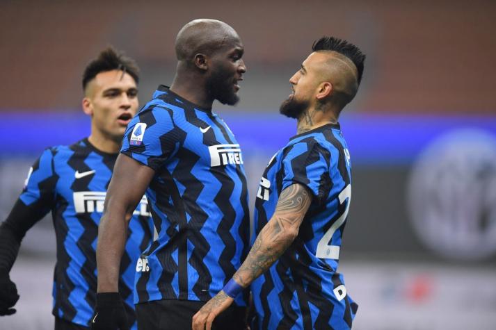 La ley del ex: Con un cabezazo Vidal marca el primero del Inter ante la Juve