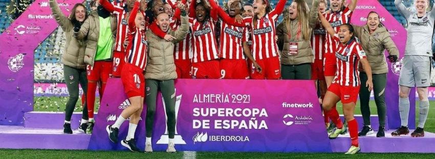 Atlético femenil campeón: capitana levantó la Supercopa con jugadora que lucha contra el cáncer