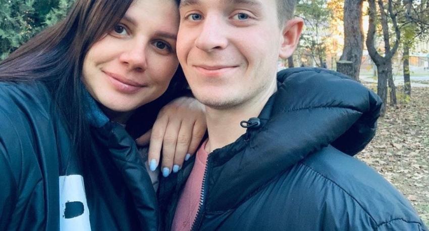 Instagramer rusa dejó a su esposo por su hijastro y hoy celebra nacimiento de su primer hijo juntos