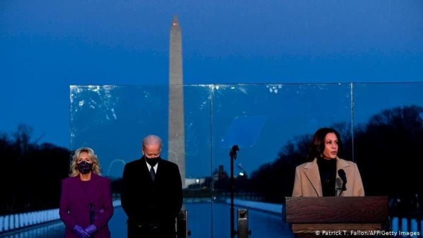 Biden y Harris rinden homenaje a las 400.000 víctimas de la pandemia en EE.UU.