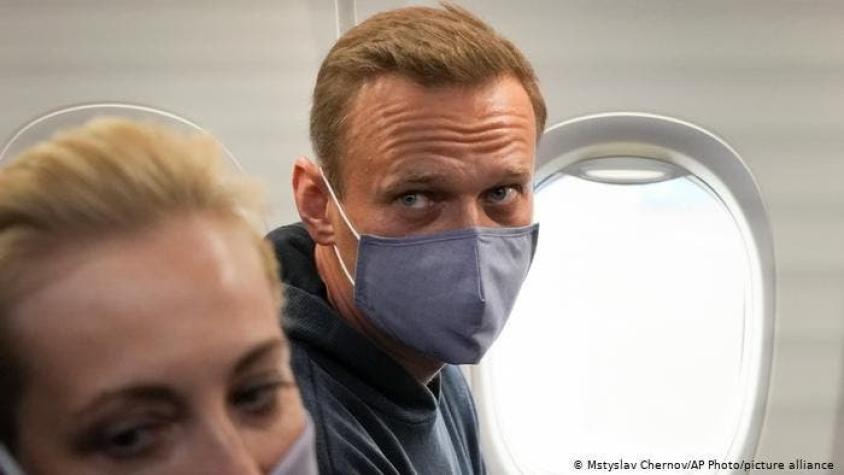 Navalny, aislado en una celda de cuarentena, será juzgado mañana por difamación
