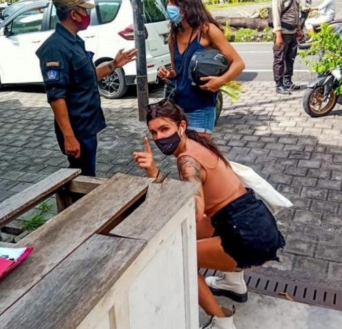 Coronavirus: Extranjeros sin mascarilla son castigados a hacer flexiones en Bali