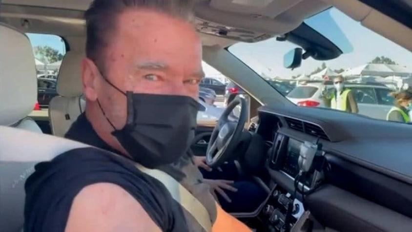 Schwarzenegger se vacuna contra el COVID-19 e insta a la población: "¡Ven conmigo si quieres vivir!"