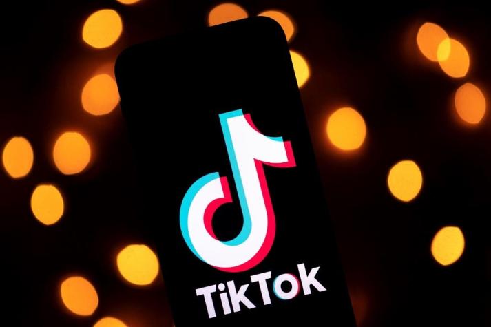 Italia ordena bloquear perfiles de menores de 13 años de TikTok tras muerte de niña en reto